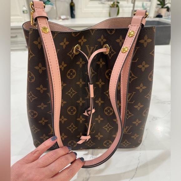 Louis Vuitton Neonoe Monogram MM bucket Shoulder Bag with Rose Poudre leather - Picture 13 of 16